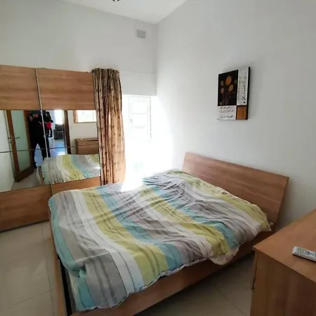 Lägenhet Remarkable 2-bed In St Julians St. Julian's