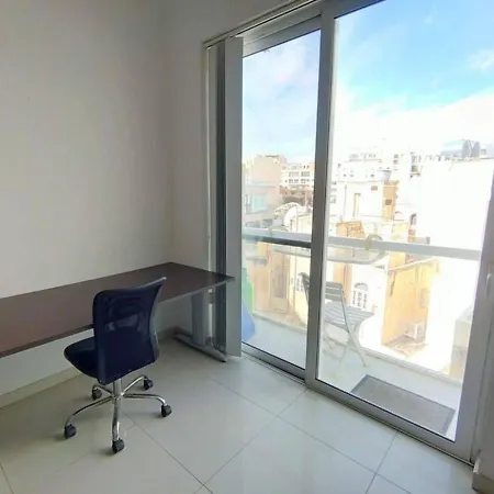 Lägenhet Remarkable 2-bed In St Julians St. Julian's